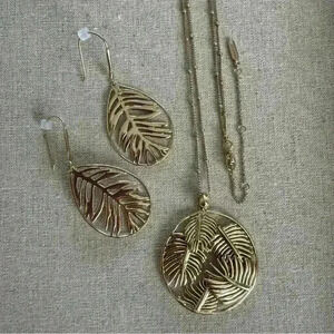 Stella & Dot Gold Palm Necklace &  Earring Set